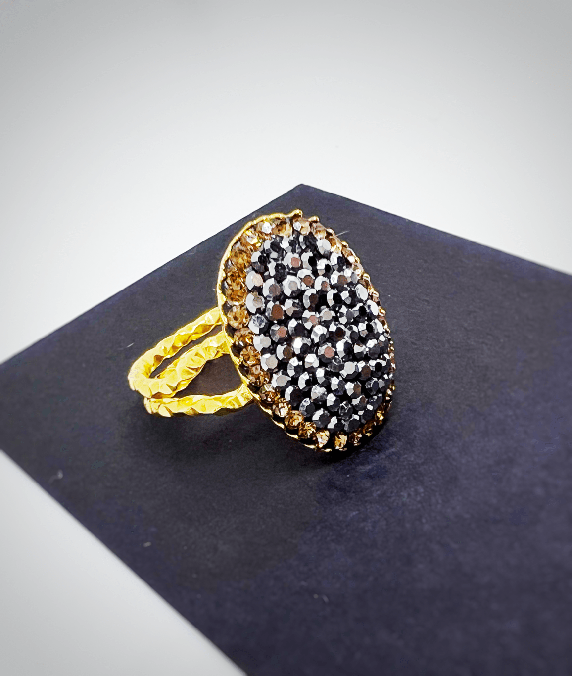 Elia Ring