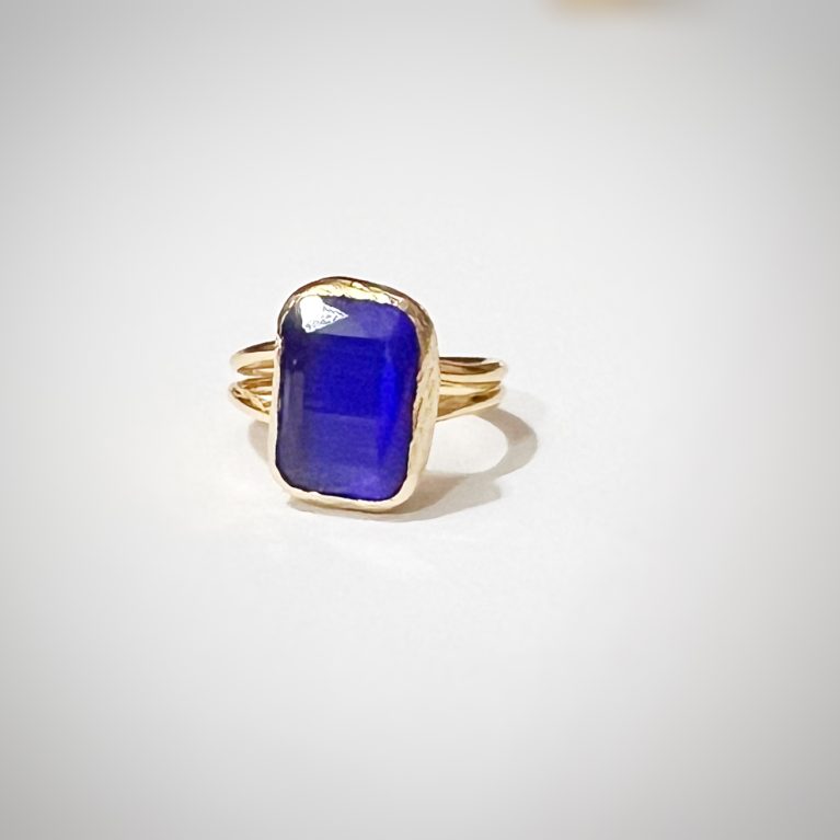 Minimal Blue Sapphire Ring